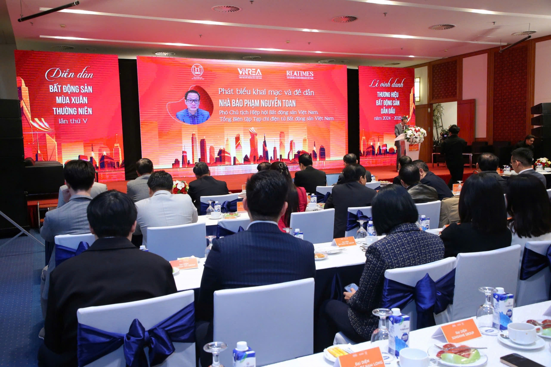 Toàn cảnh Diễn đàn.